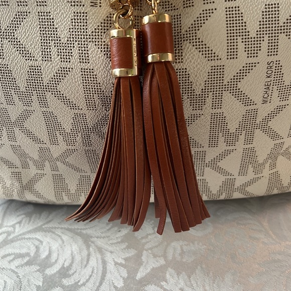 MICHAEL Michael Kors Cream and Brown Shoulder Bag - Picture 2 of 14